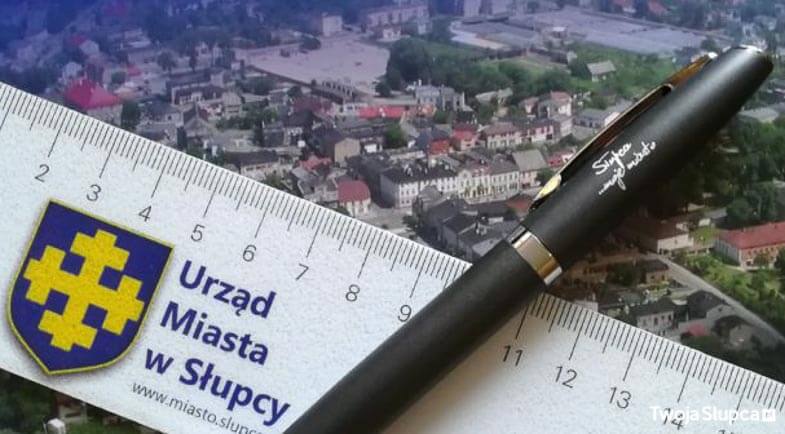 Uczniowie słupeckich szkół podczas uroczystości