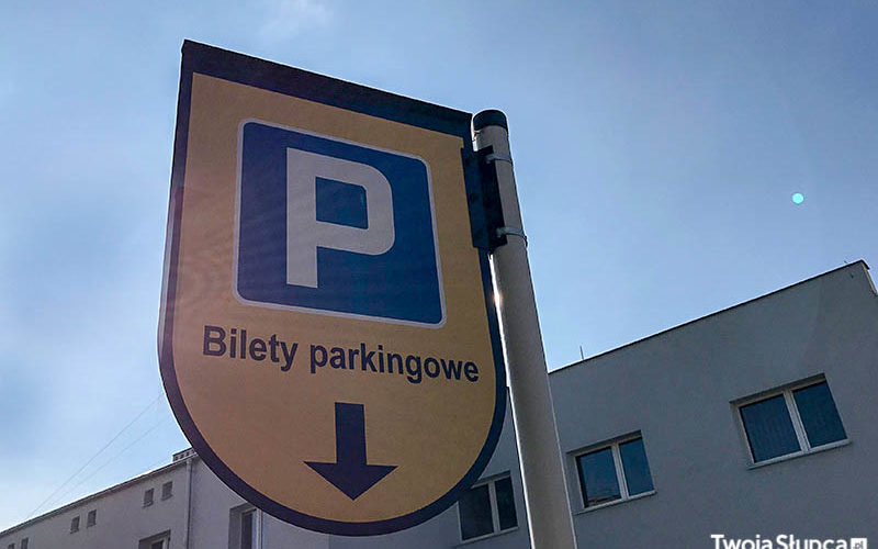 Znak płatnego parkingu w Słupcy